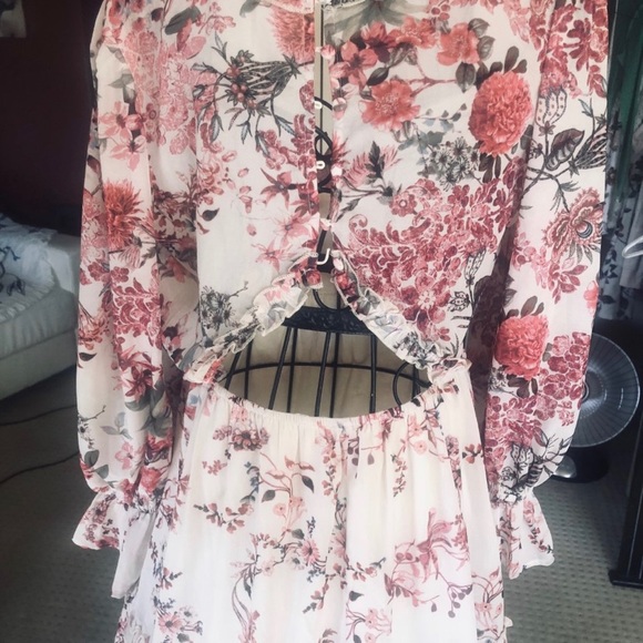 Beautiful floral print bell sleeve peekaboo dress hippy pink pretty😍🥰😍🥰😍🥰 - Picture 2 of 2